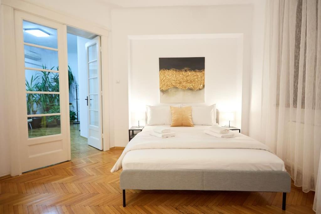Caragiale Apartment Bukares Bagian luar foto
