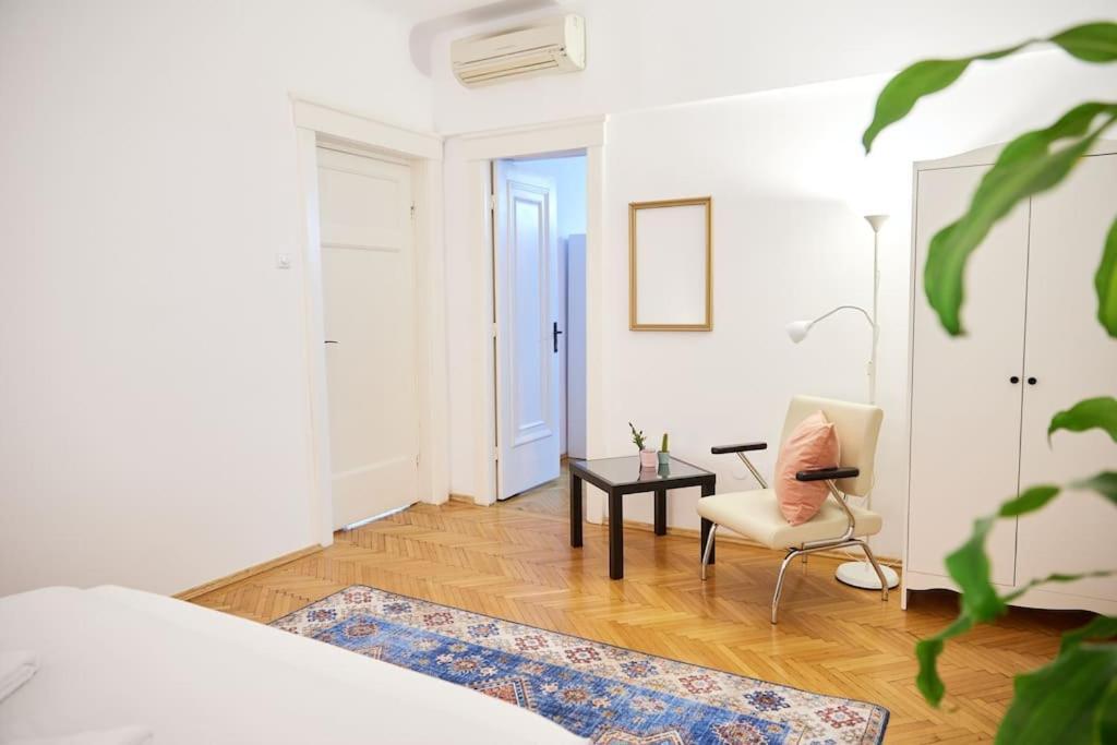 Caragiale Apartment Bukares Bagian luar foto