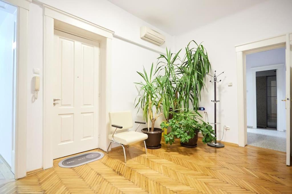 Caragiale Apartment Bukares Bagian luar foto