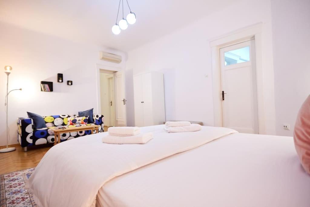 Caragiale Apartment Bukares Bagian luar foto